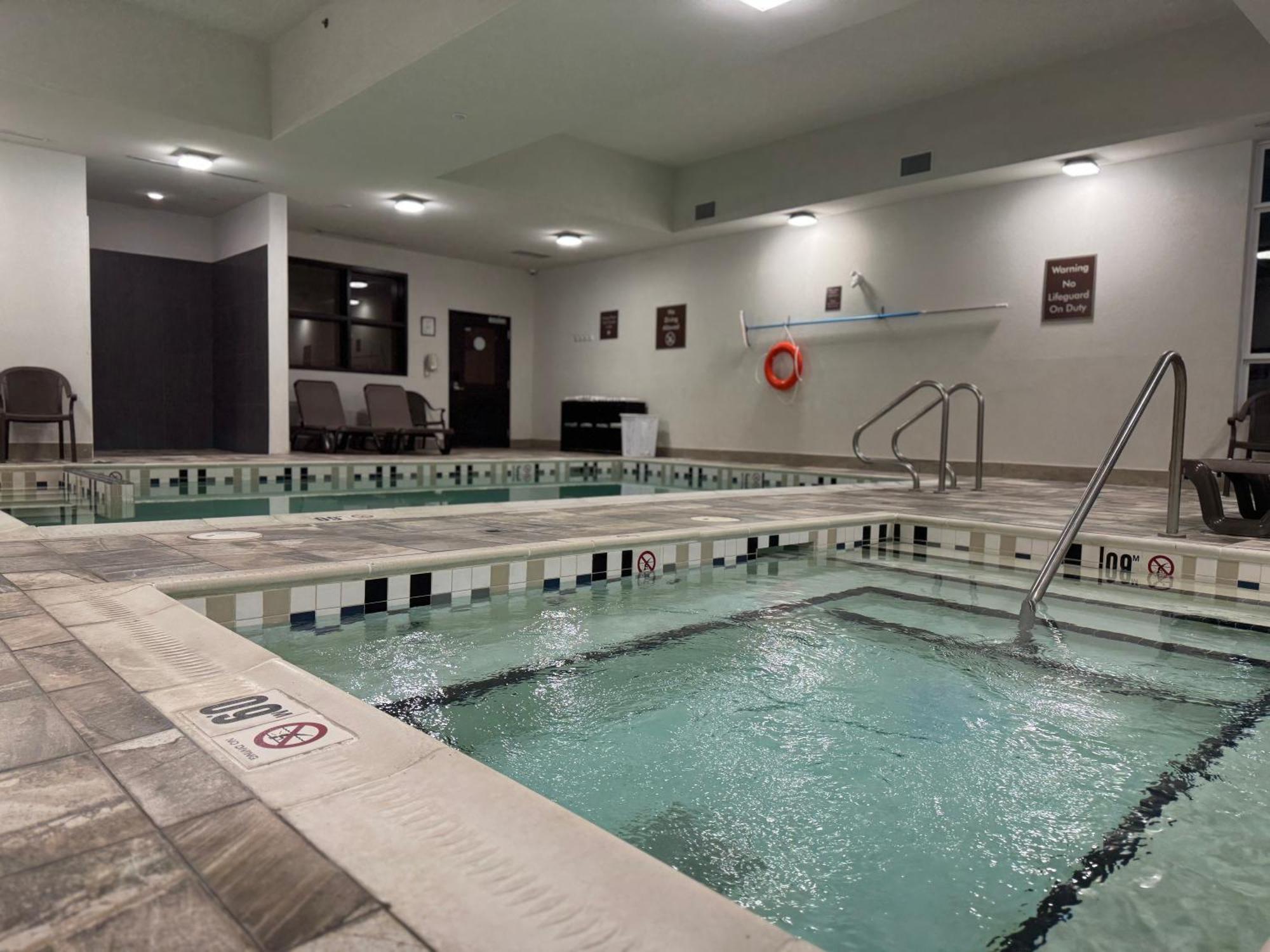 Southfort Inn Fort Saskatchewan Eksteriør bilde
