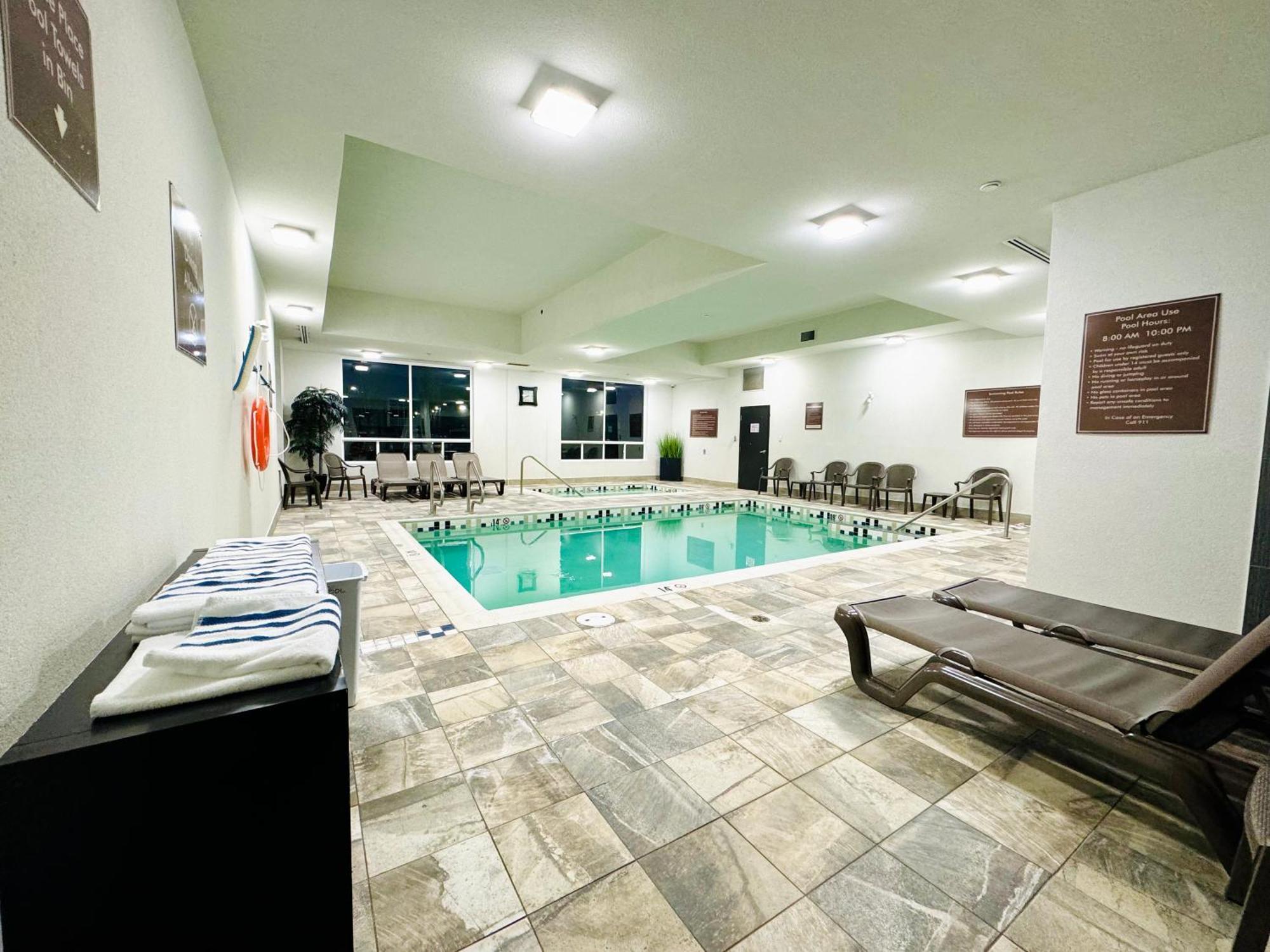 Southfort Inn Fort Saskatchewan Eksteriør bilde