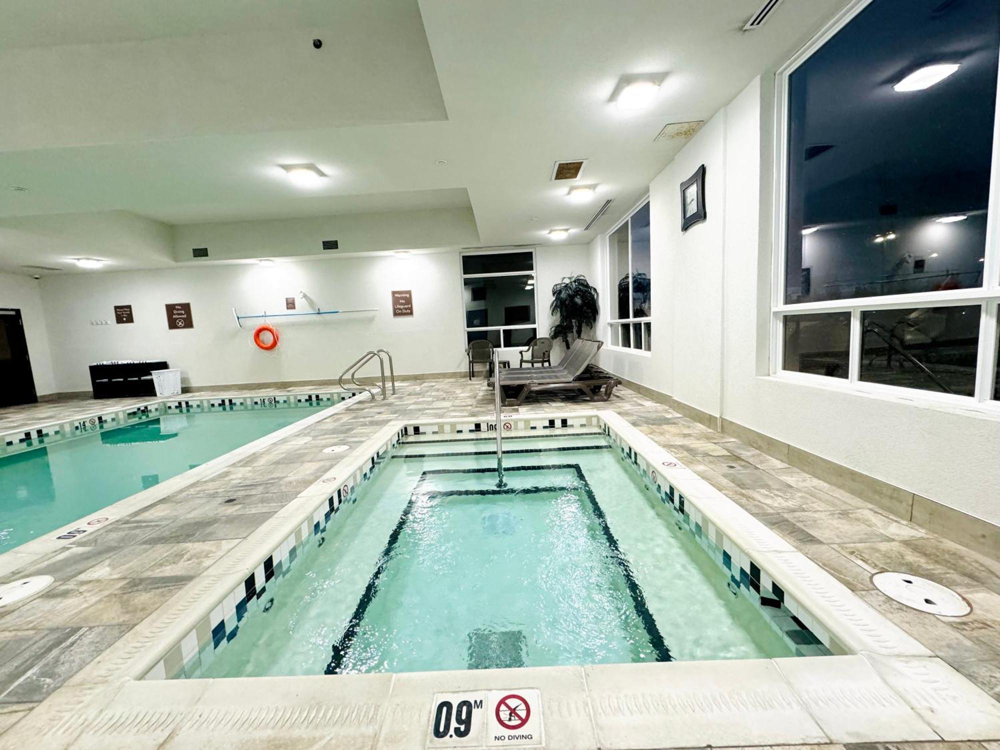 Southfort Inn Fort Saskatchewan Eksteriør bilde