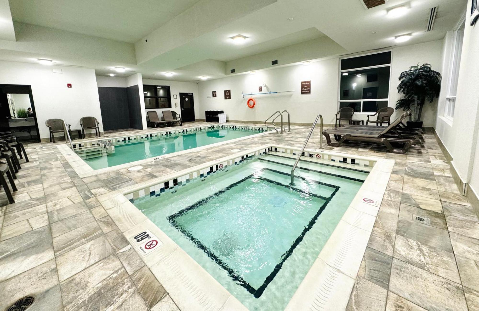 Southfort Inn Fort Saskatchewan Eksteriør bilde